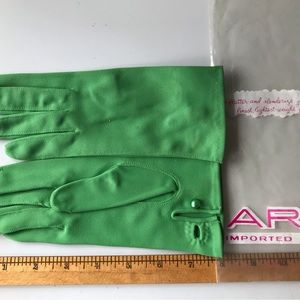 5 pair of true vintage gloves. Green/navy/ivory/black